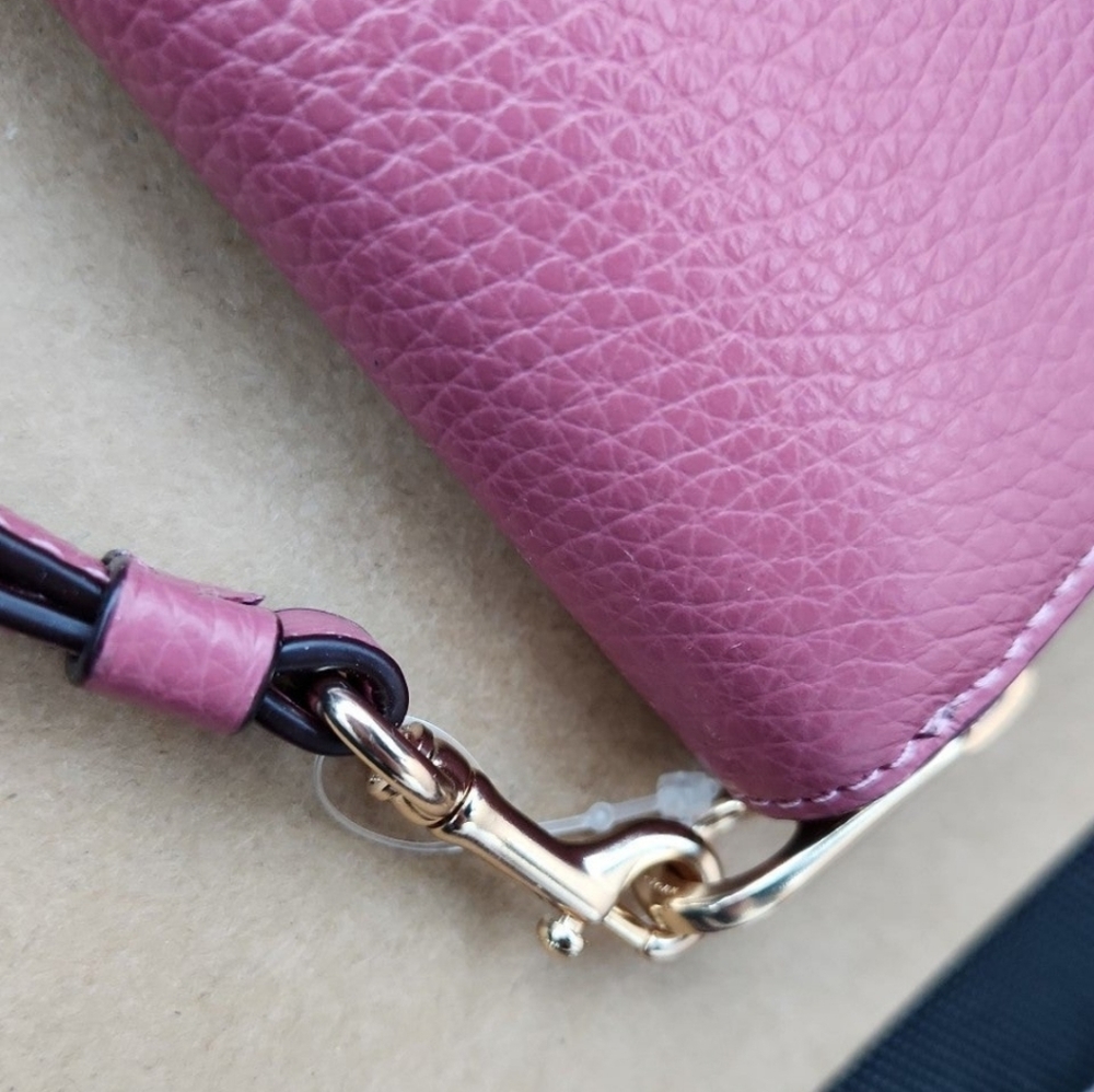 SOLD.  New Rouge Leather Coach Long Zip Around Wallet with removable wrist strap - Picture 4 of 4